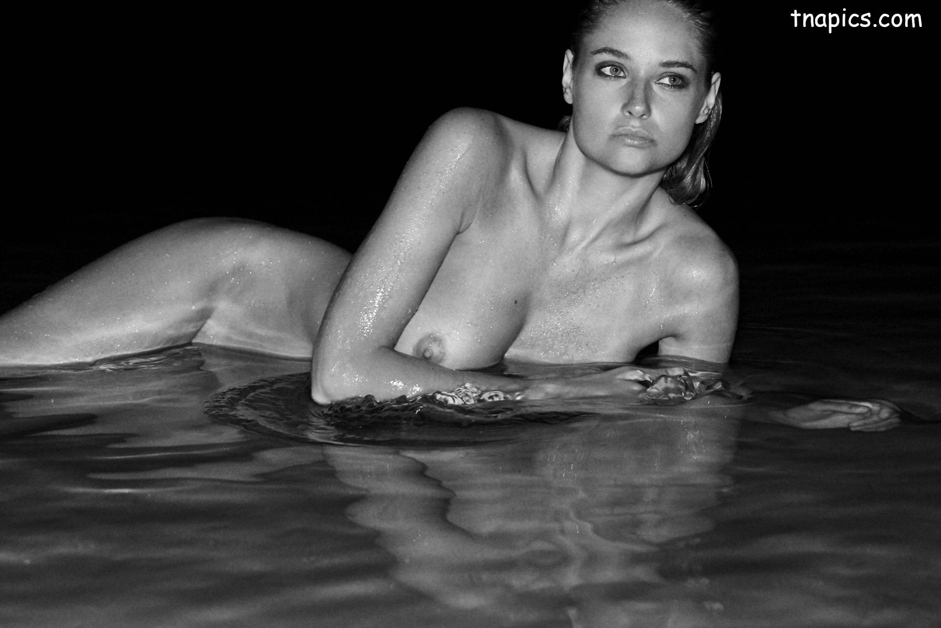 Genevieve Morton Nude 16