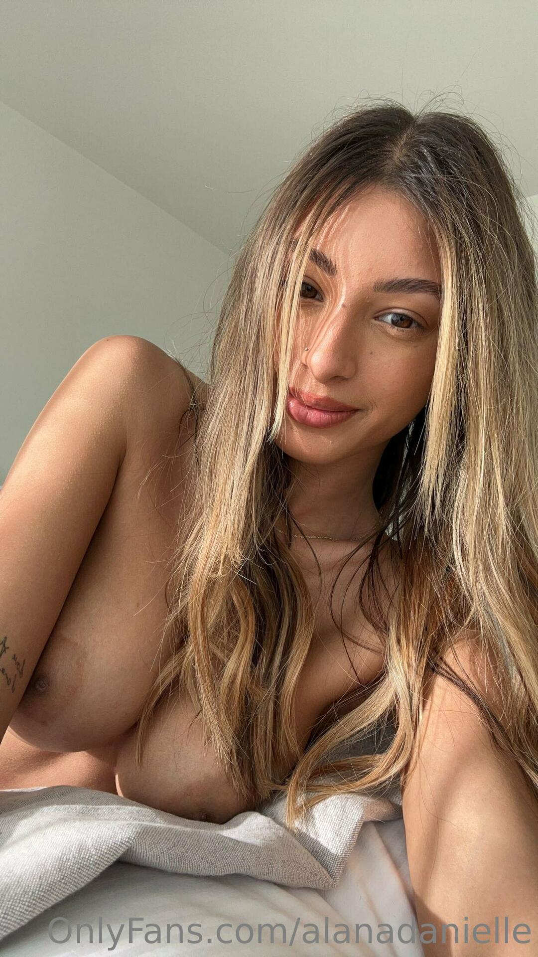 _alanadv / alana danielle / alanadanielle / alanavalee Nude OnlyFans Leaks 10