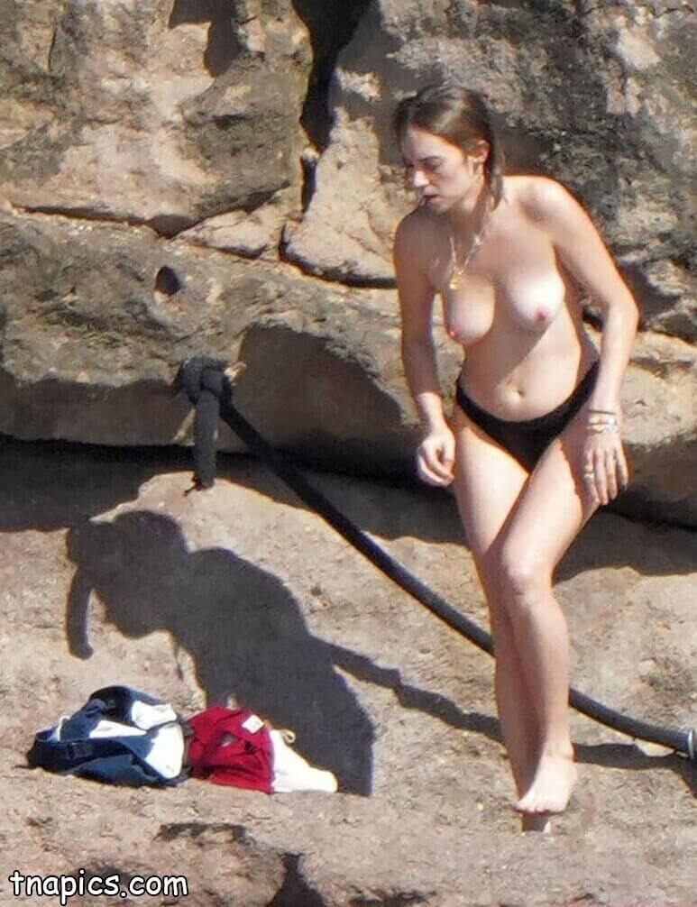 Maya Hawke Nude 5