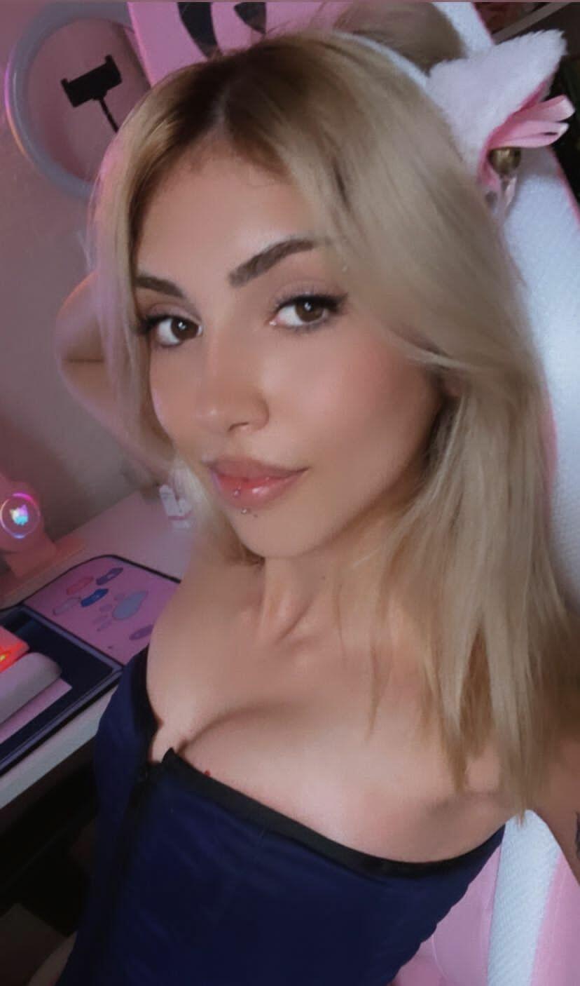 Naathys / naath90 Nude OnlyFans Leaks 3