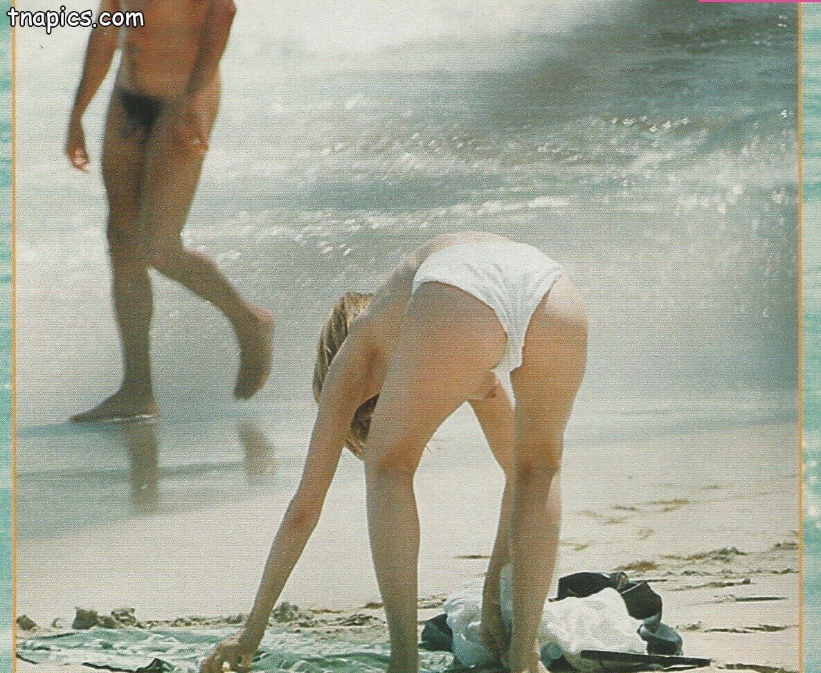 Uma Thurman Nude And Topless 33